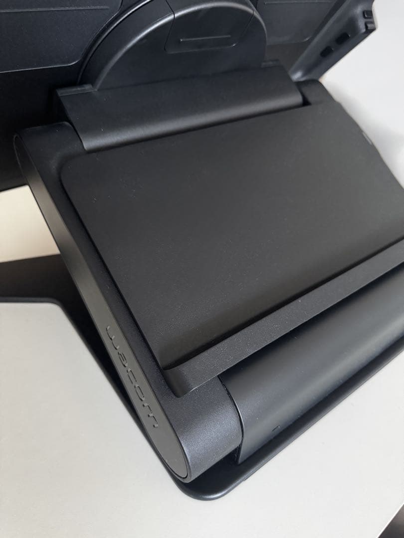 Wacom Cintiq Pro 22 本体＋専用スタンド