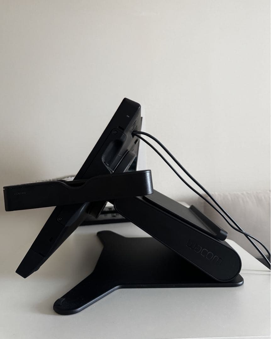 Wacom Cintiq Pro 22 本体＋専用スタンド