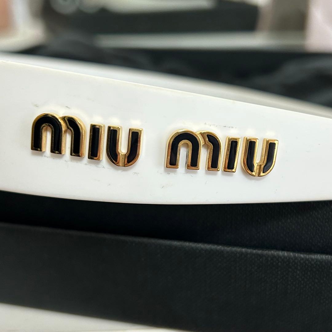 MIU MIU ホワイト　カチューシャ