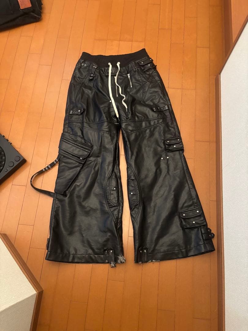 COZY WORLDWIDE コジーワールドワイドレザーカーゴパンツ