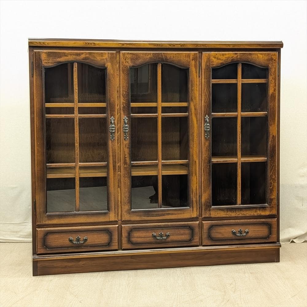 カリモク　コロニアル　天然木　サイドボード　リビングボード　キャビネット　飾り棚