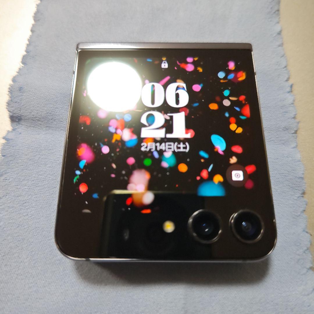 Samsung Galaxy Z Flip5 グラファイト 本体