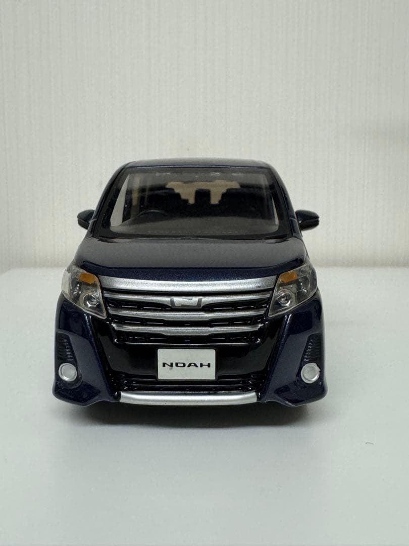 トヨタ NOAH ノア　カラーサンプル　ミニカー