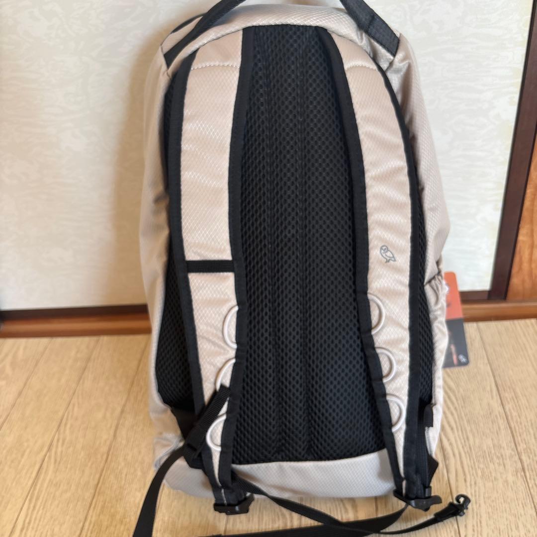 ホワイトバックパック