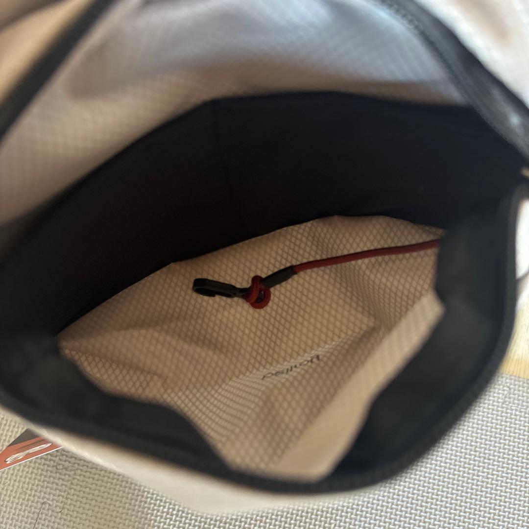 ホワイトバックパック