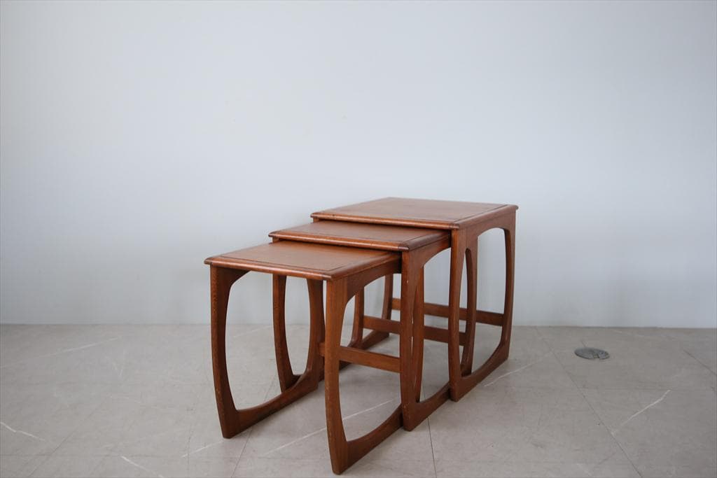 英国アンティークSUNELM製チークネストテーブル3台サイドテーブル92-125