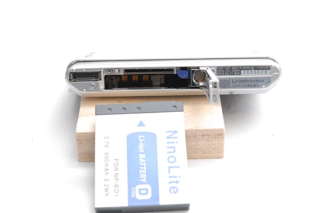 SONY CyberShot DSC-T77 (良品）