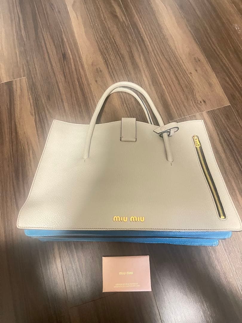 MIU MIU ベージュ レザー トートバッグ