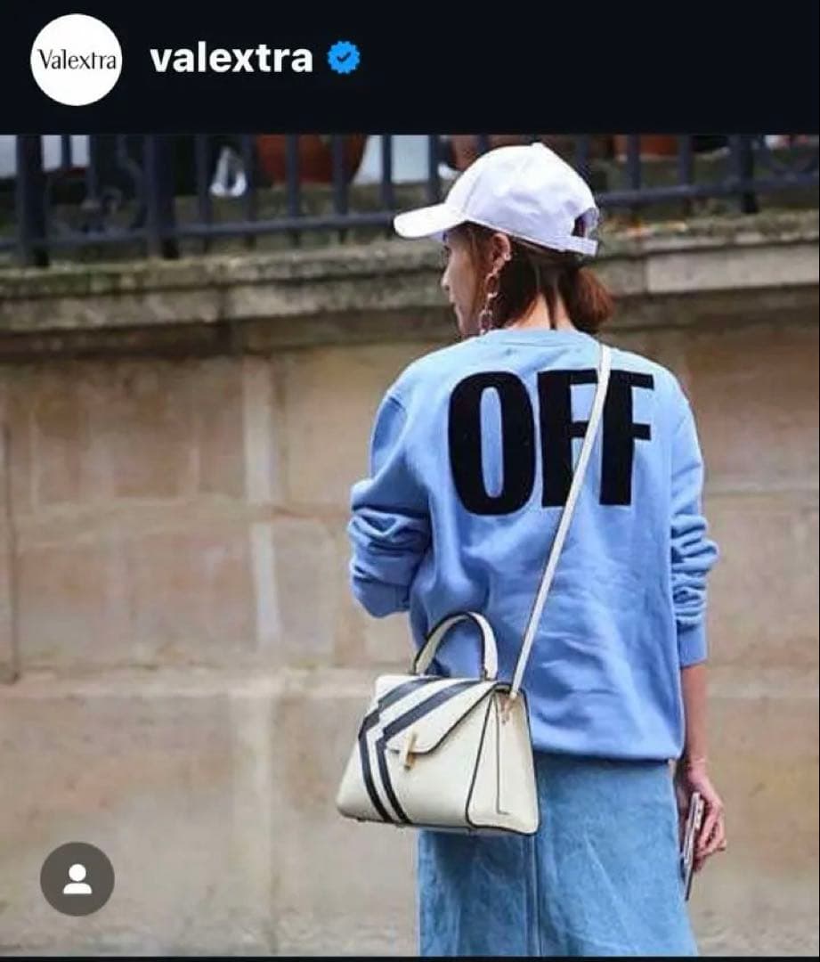 V alextra エレガントなアイボリーとブラックのハンドバッグ