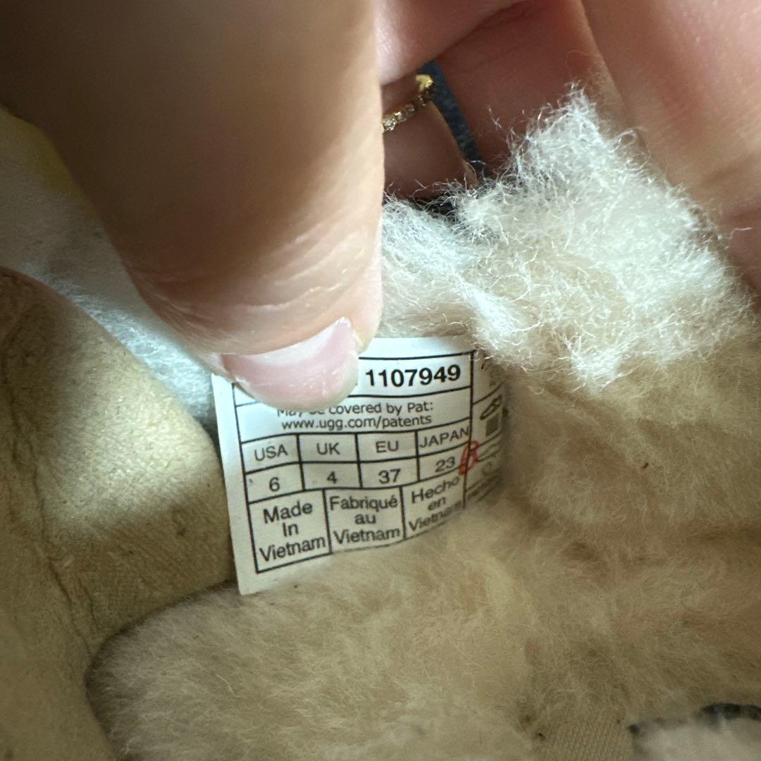 【新品】UGG ブラック モカシン 6 (23cm)