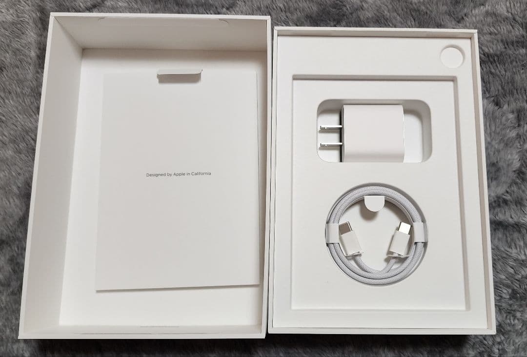 Apple iPad mini A17pro 純正ケース付き