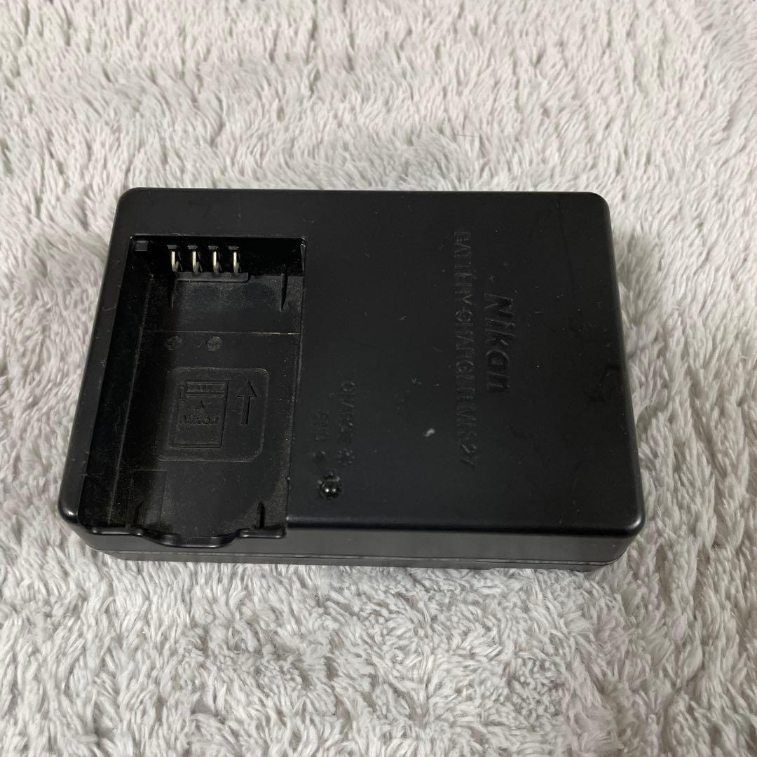 お値下げ価格Nikon 1 J3 ホワイト 超美品ミラーレスカメラ　単焦点レンズ