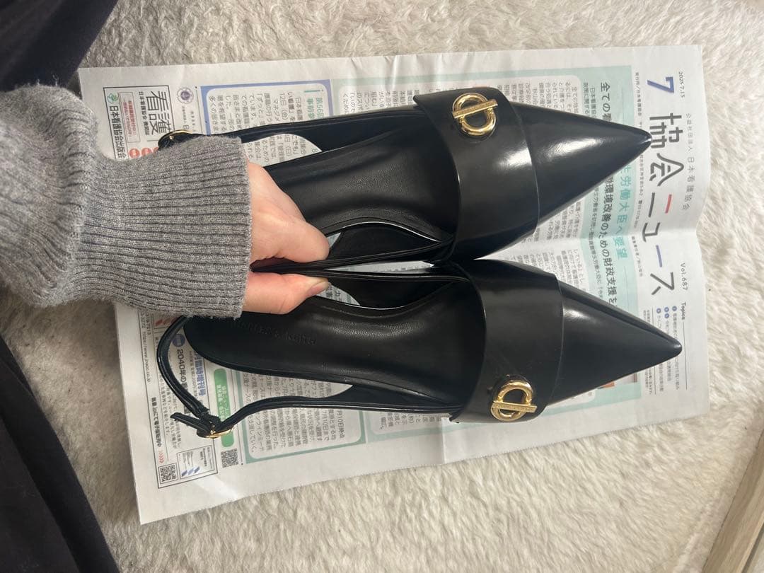 ブラック ポインテッドトゥ スリングバックミュール