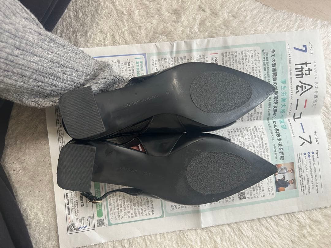 ブラック ポインテッドトゥ スリングバックミュール