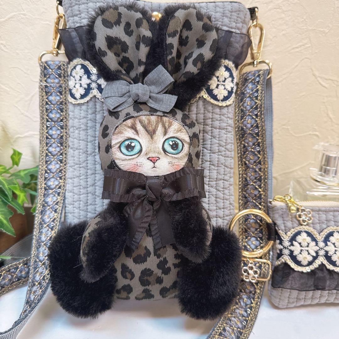 H*U様 ハンドメイド♡インド刺繍×ヌビザバ猫ブルーアイうさぎ着ぐるみサコッシュ