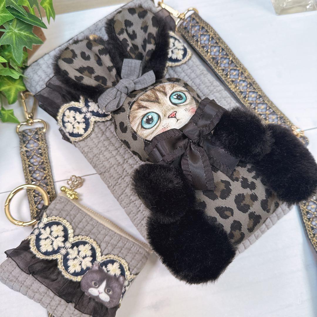 H*U様 ハンドメイド♡インド刺繍×ヌビザバ猫ブルーアイうさぎ着ぐるみサコッシュ