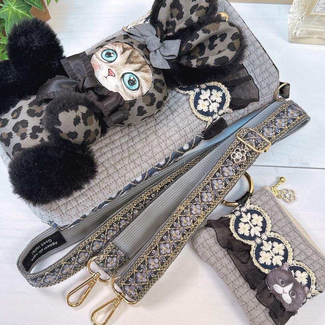 H*U様 ハンドメイド♡インド刺繍×ヌビザバ猫ブルーアイうさぎ着ぐるみサコッシュ