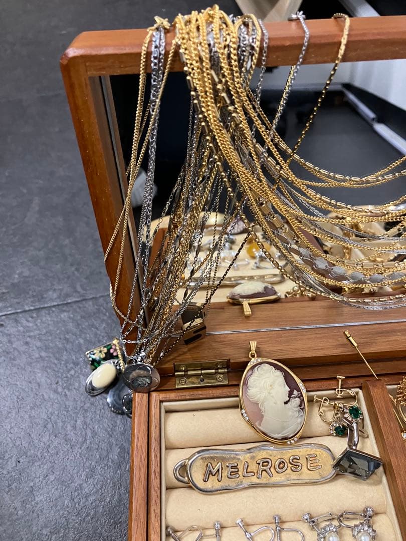 遺品整理 指輪 ネックレス イヤリング 腕時計　ブローチ カフス 金盃