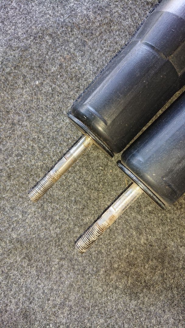 フィット GE8用 (リアのみ)SHOWA製ショックアブソーバー