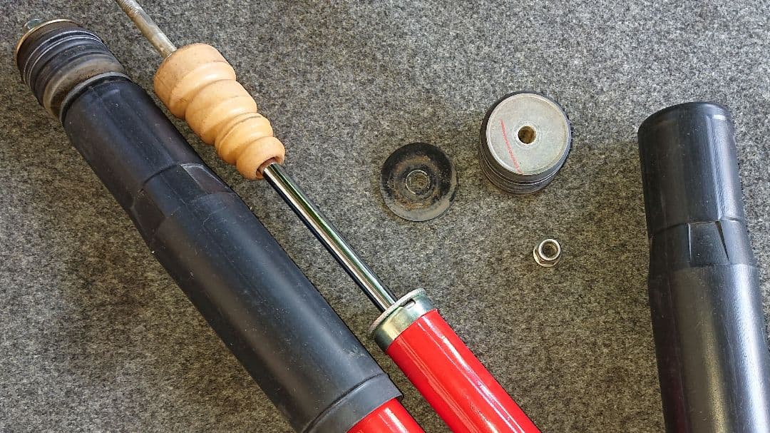 フィット GE8用 (リアのみ)SHOWA製ショックアブソーバー