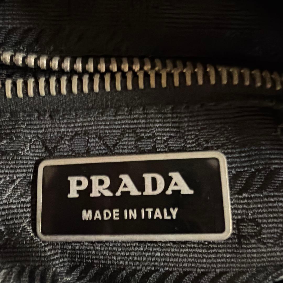 プラダ　ショルダーバッグ