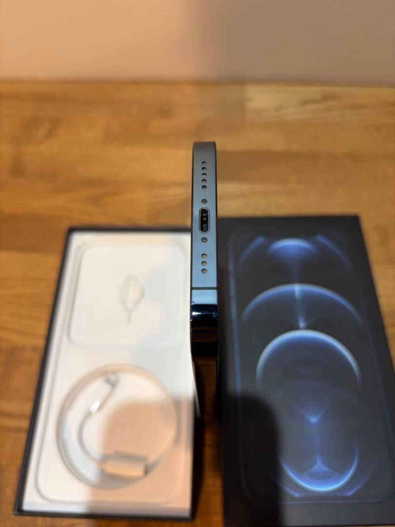 極美品Apple iPhone 12 Pro 256GB パシフィックブルー