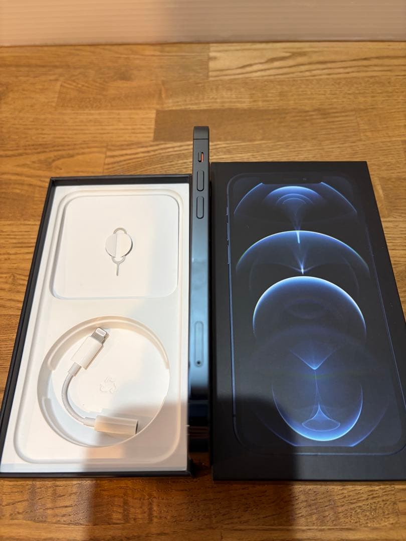 極美品Apple iPhone 12 Pro 256GB パシフィックブルー