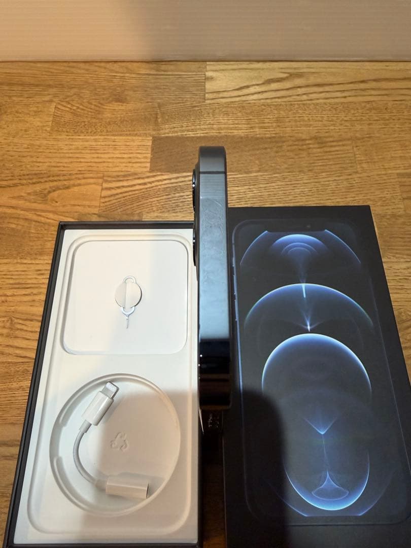 極美品Apple iPhone 12 Pro 256GB パシフィックブルー