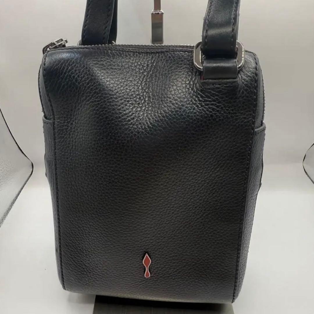 美品　クリスチャンルブタン ベンチリポーター レザー×スタッズ ショルダーバッグ