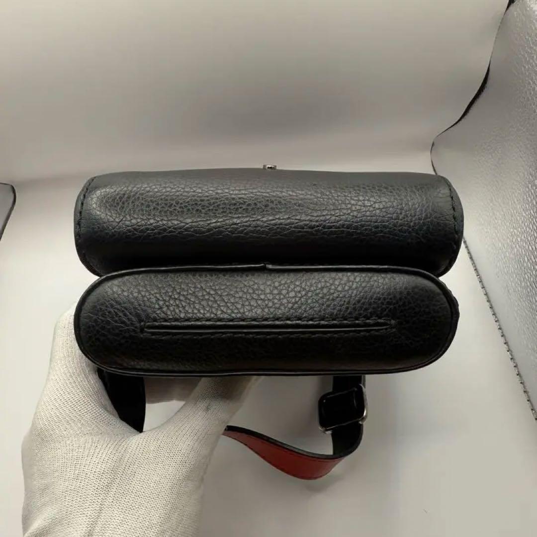 美品　クリスチャンルブタン ベンチリポーター レザー×スタッズ ショルダーバッグ