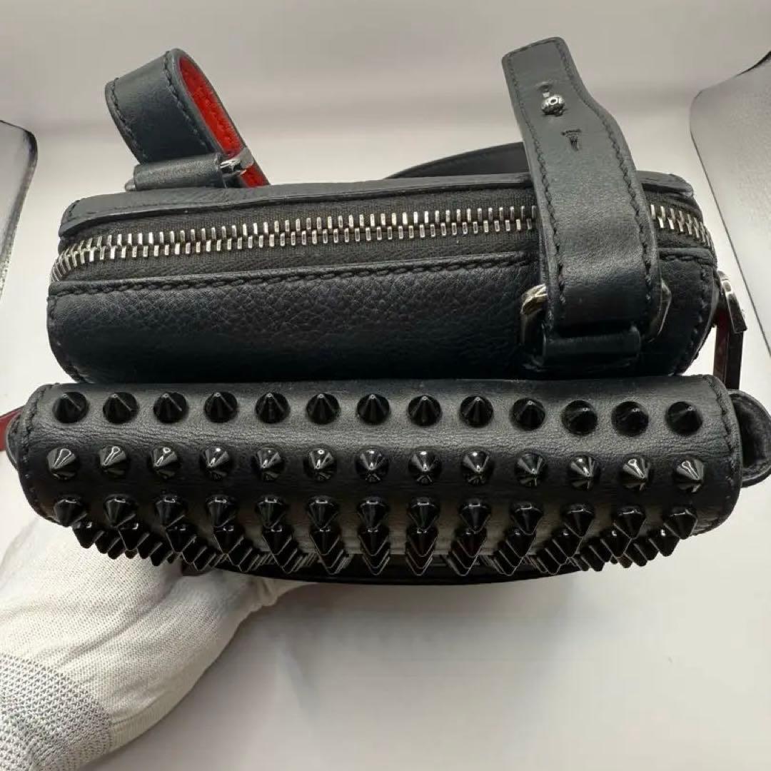 美品　クリスチャンルブタン ベンチリポーター レザー×スタッズ ショルダーバッグ