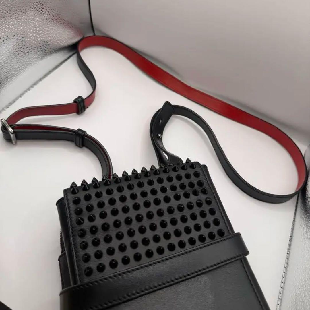 美品　クリスチャンルブタン ベンチリポーター レザー×スタッズ ショルダーバッグ