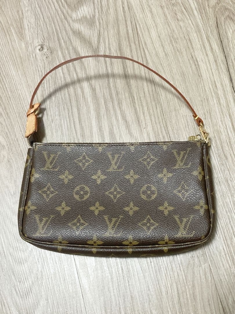 Louis Vuitton モノグラムポーチ　アクセソワール