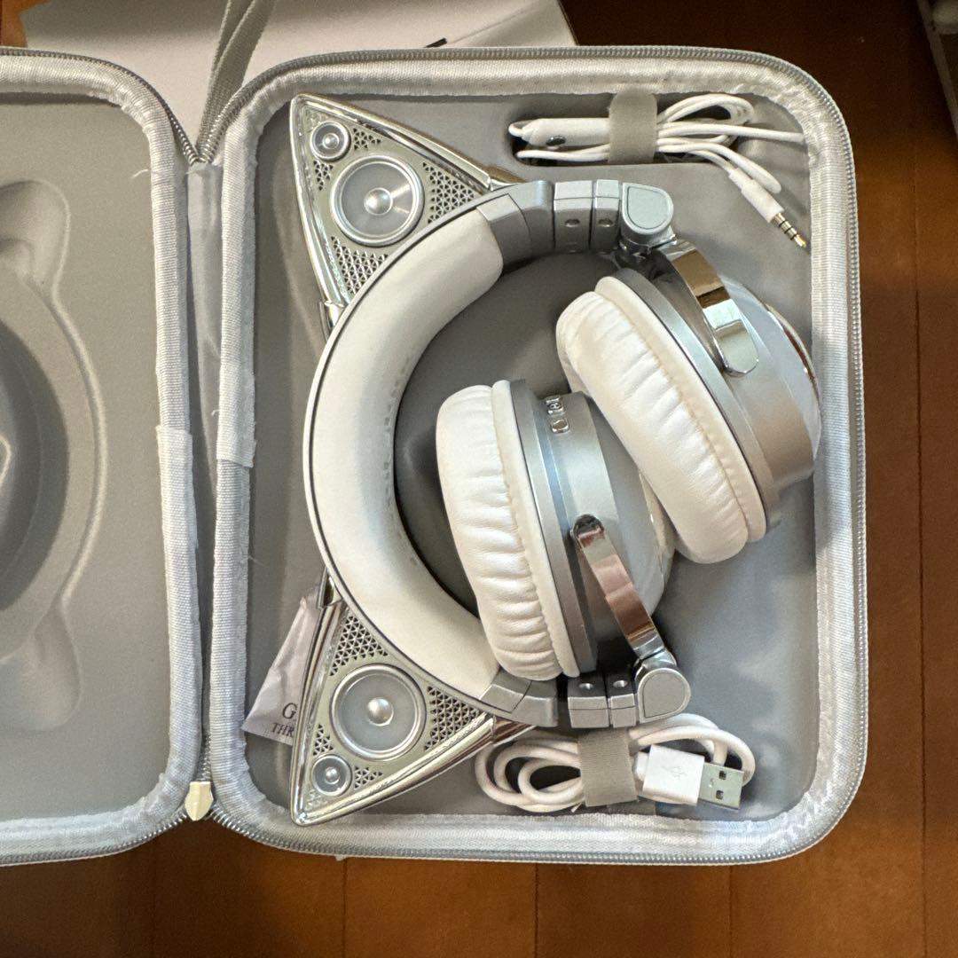 Brookstone Ariana ワイヤレス猫耳ヘッドフォン 限定版