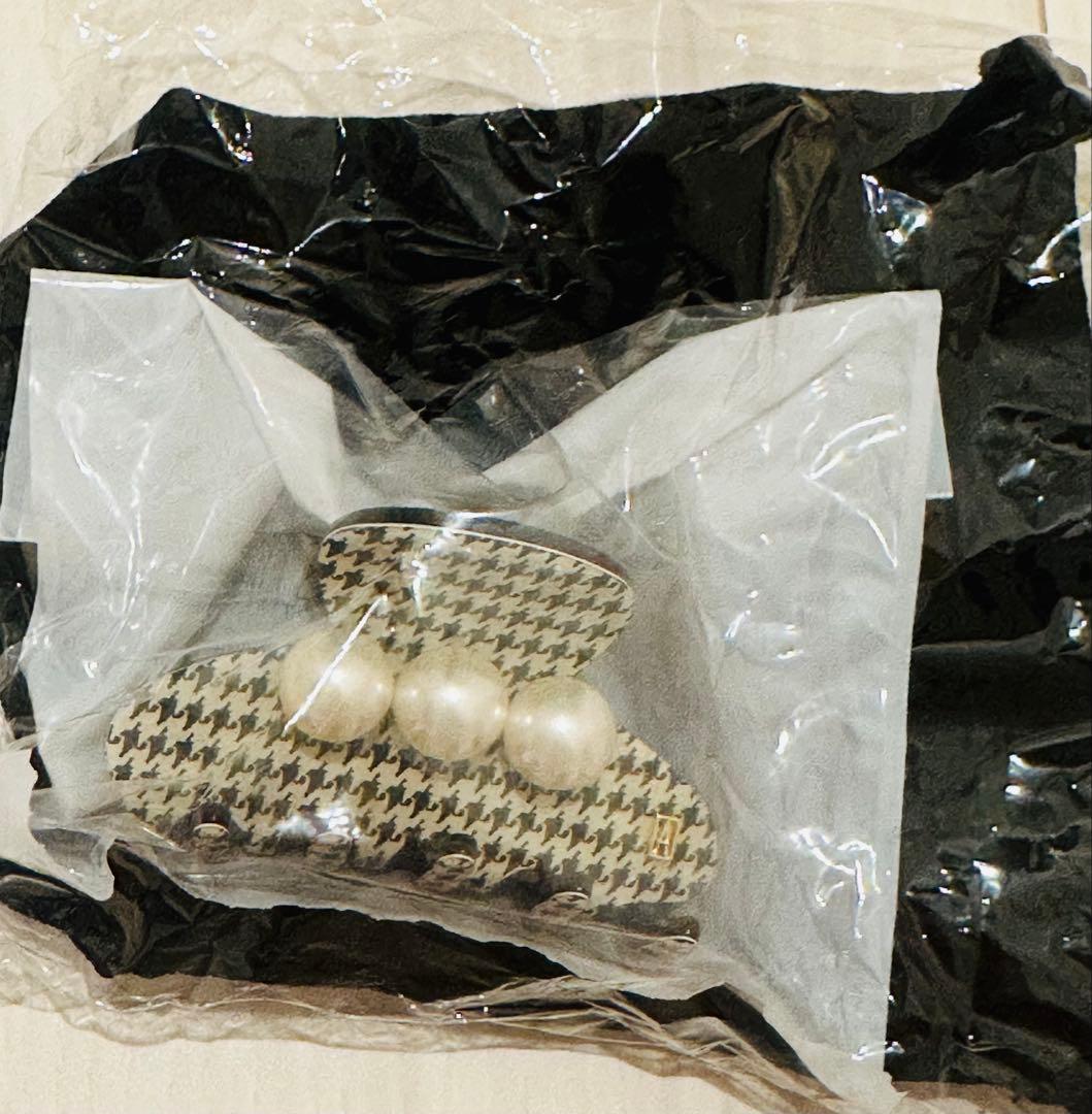 【新品未開封】alexandre de paris パール　クリップS 千鳥柄