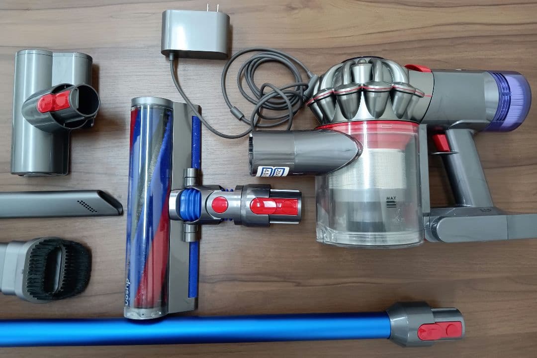動作確認済　Dyson コードレス掃除機　V8 各種アタッチメント付き　家電
