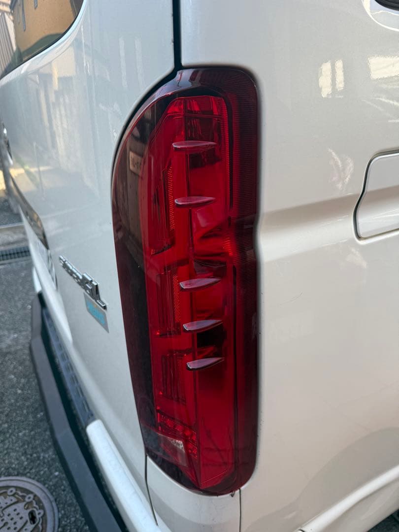 ハイエース200 LED 流れるテールランプ 左右新品