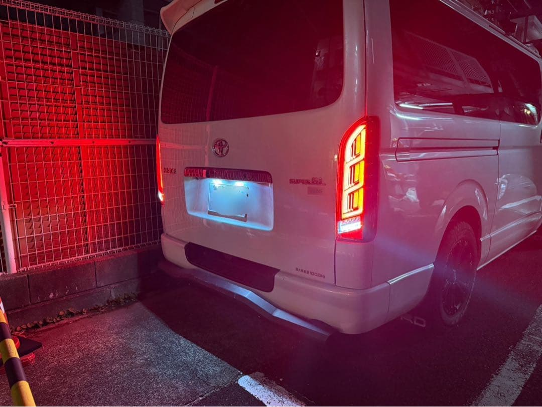 ハイエース200 LED 流れるテールランプ 左右新品