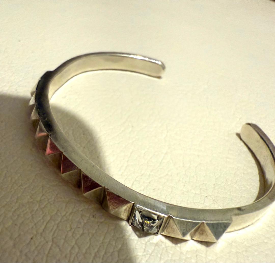 e.m.スタッズ シルバーバングル