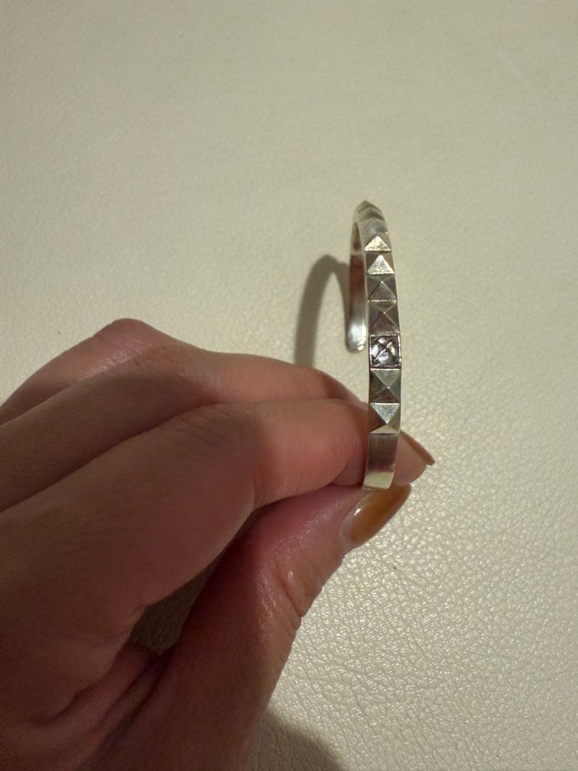 e.m.スタッズ シルバーバングル