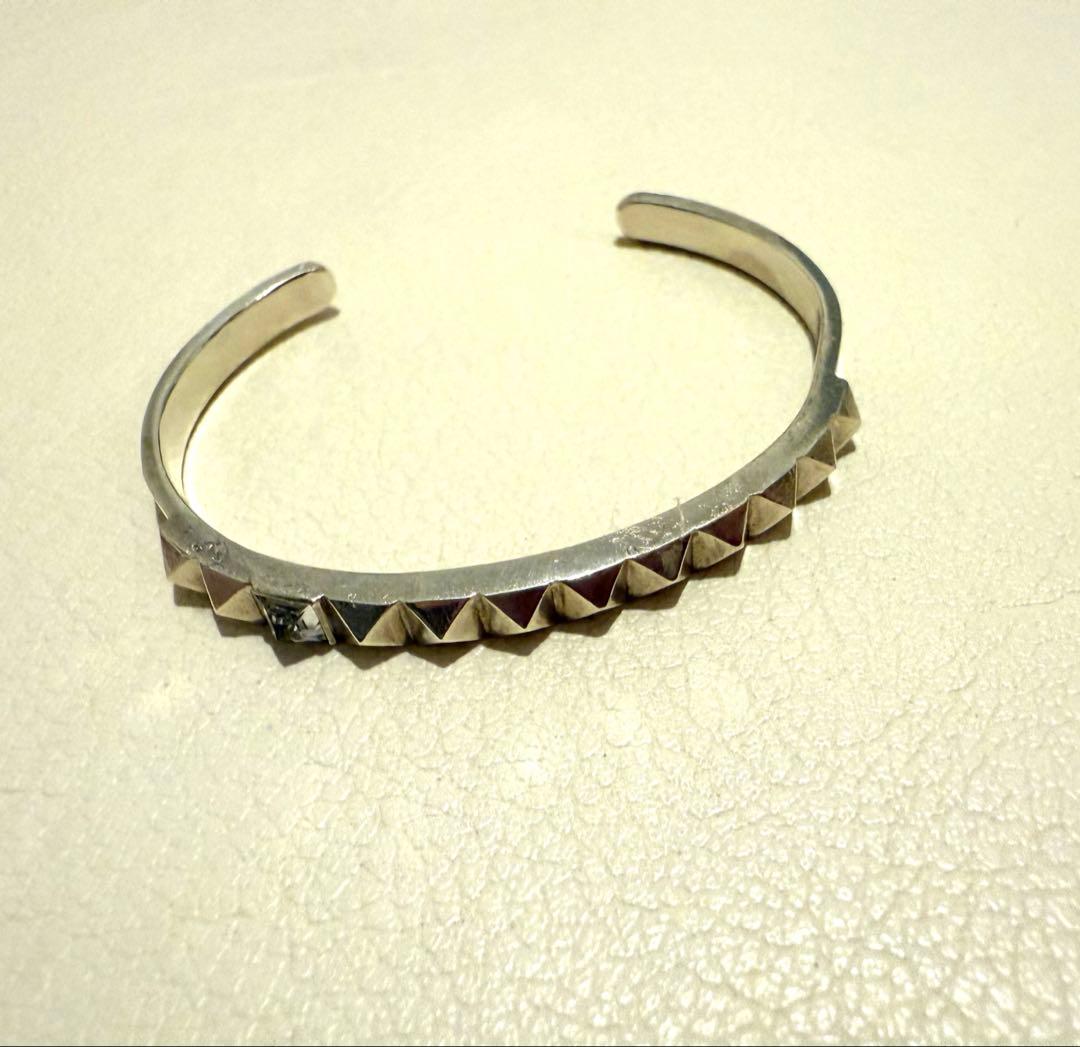 e.m.スタッズ シルバーバングル