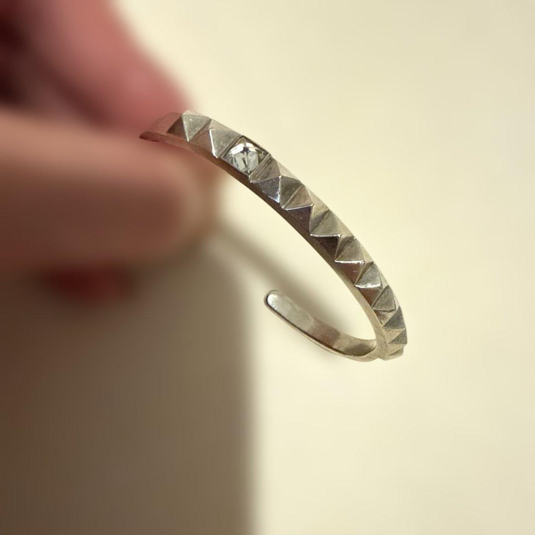e.m.スタッズ シルバーバングル