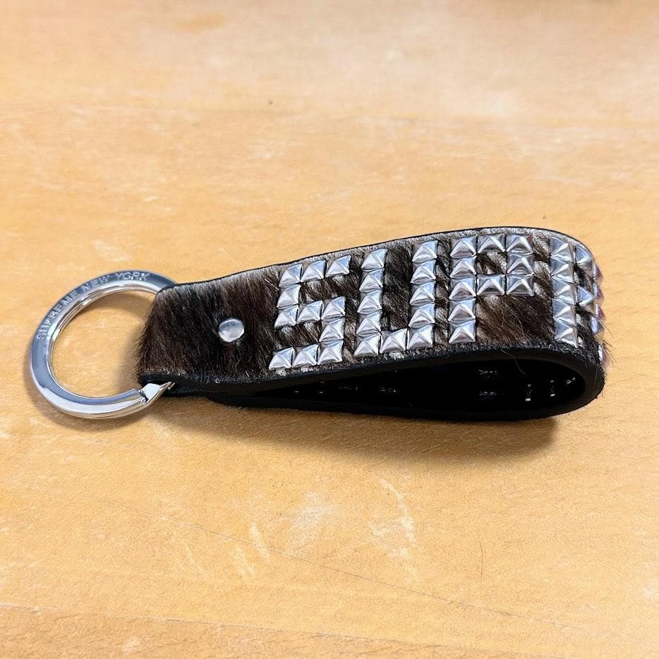 【リボルバー】Supreme×HTC スタッズキーチェーン Cow