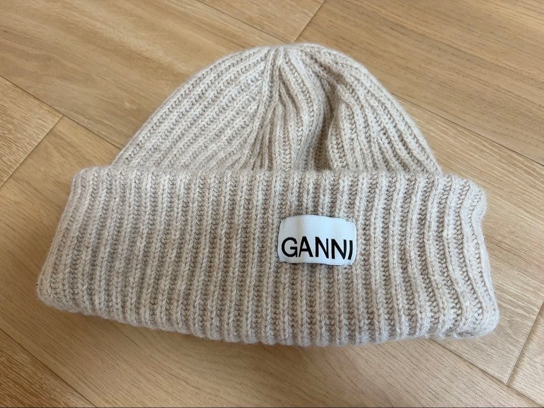 GANNI ニット帽 ブラジリアンサンド