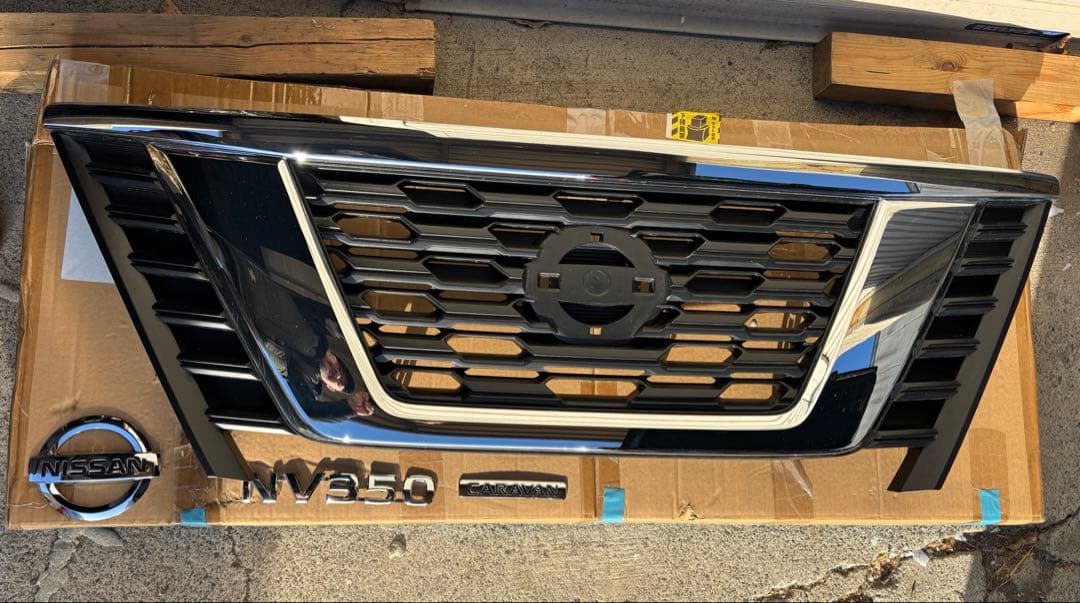 日産nv350純正メッキグリル