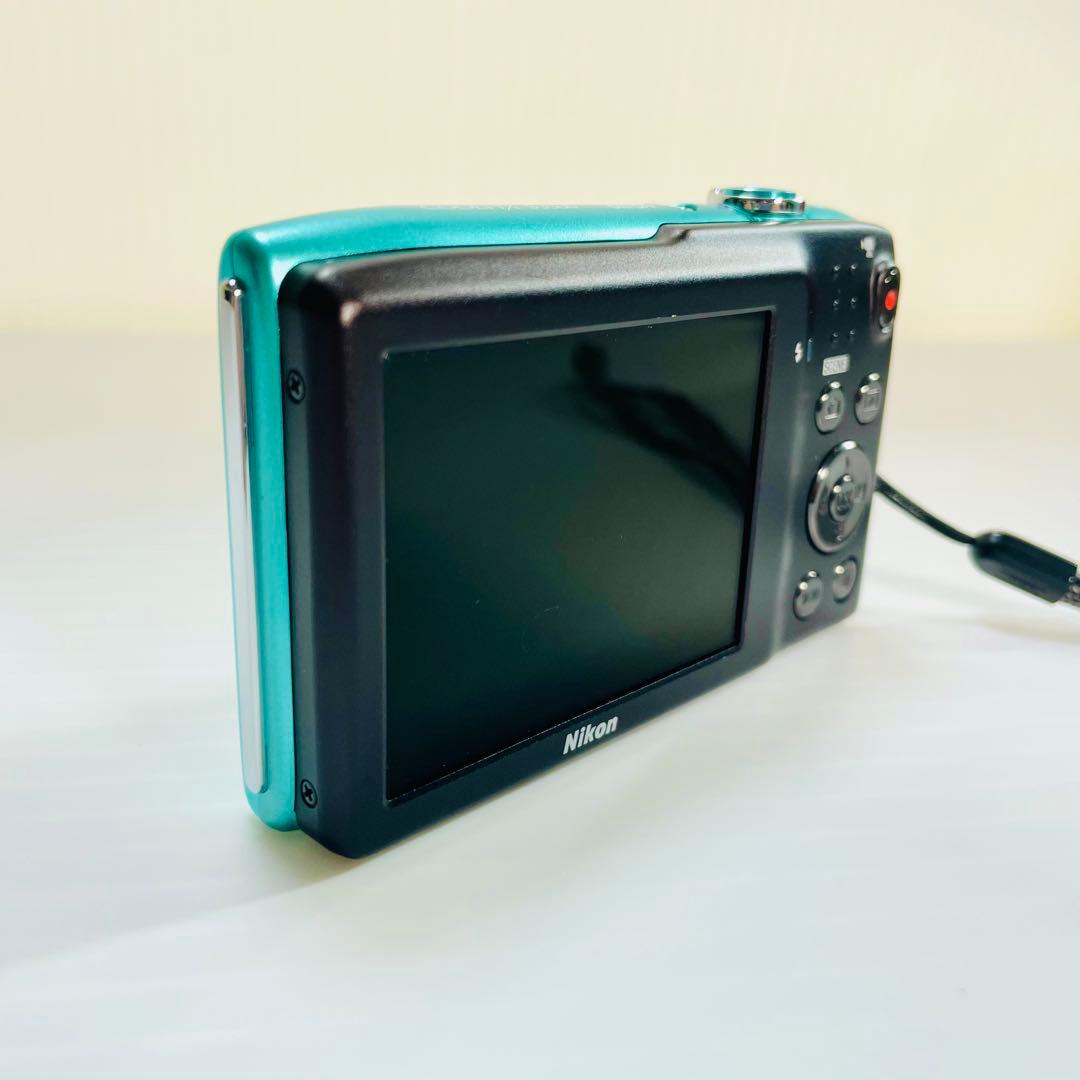 超美品　箱付き　Nikon COOLPIX S3300 ニコン　クールピクス