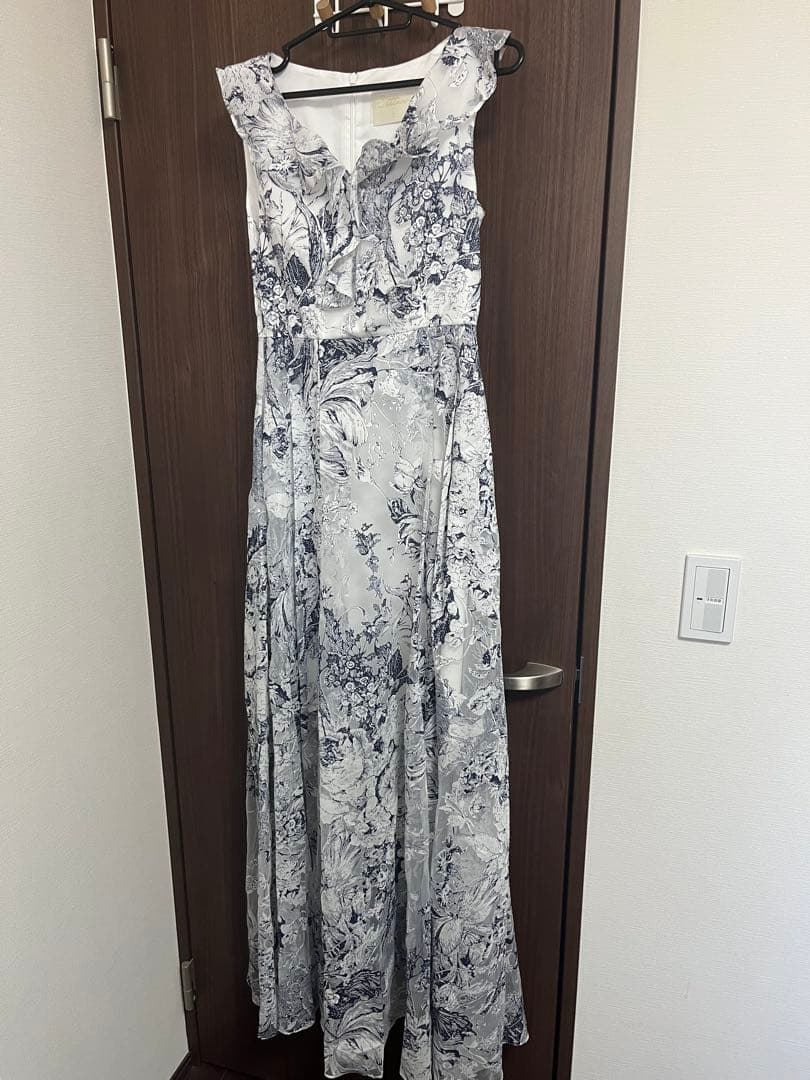 【値下げ！】花柄ロングドレス フリル付き