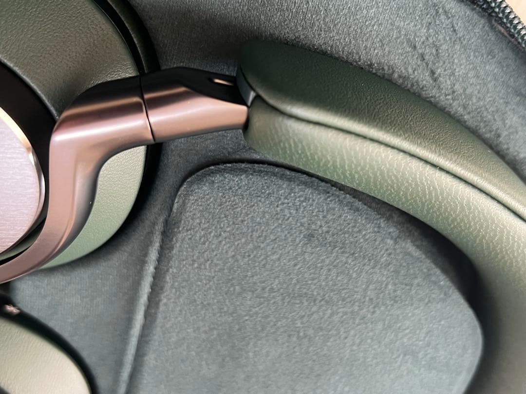 Bowers & Wilkins PX8 ダークフォレスト