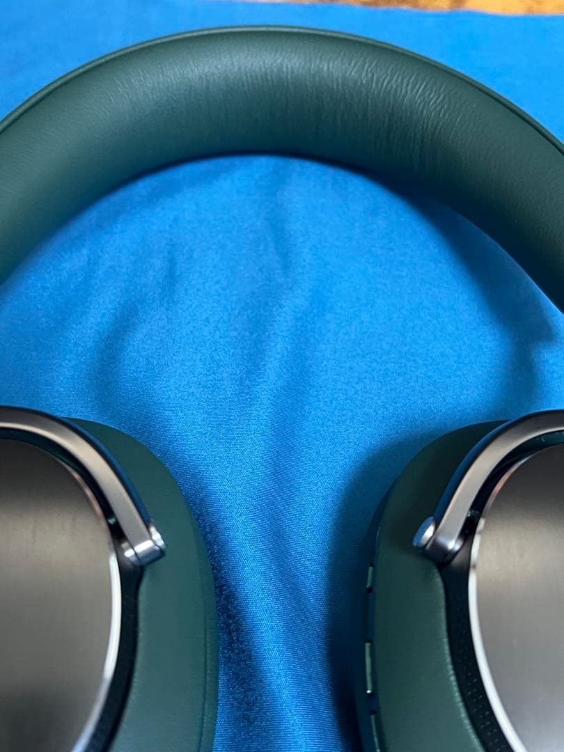 Bowers & Wilkins PX8 ダークフォレスト