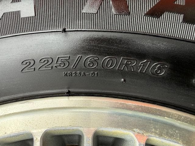 専用　希少!!トヨタ センチュリー 純正 キャップ付き 225/60R16
